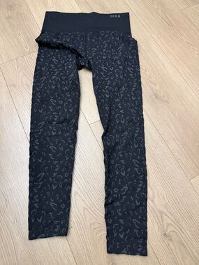Soulcycle soul womens size medium black Leopard Print seamless Leggings